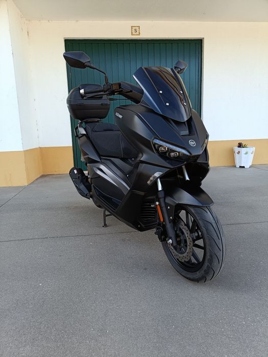 Scooter 125 • 7000km • Como Nova • Livro Revisões • Top Case