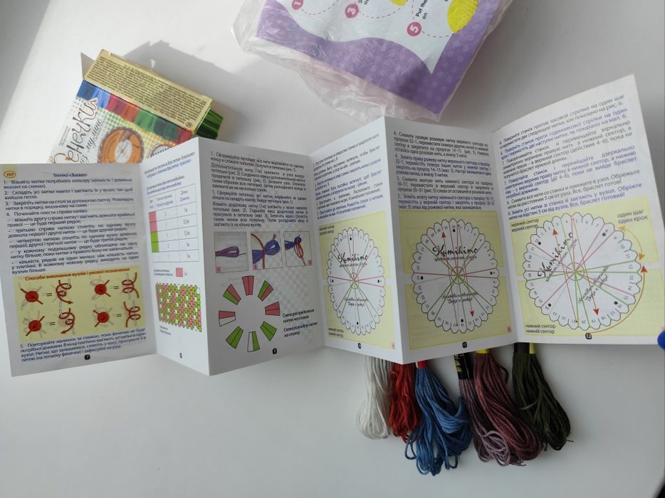 Фенечки из мулине, станки - все вместе