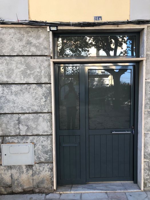 Loja arrendada por 800€ no Barreiro - Lavradio