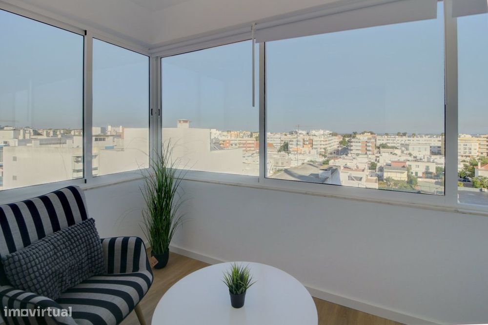 Apartamento T3 Totalmente Renovado, mobilado e com Vista Mar em Olhão
