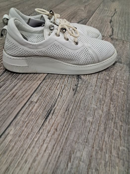 Продам кожаные мокасины 38 размера