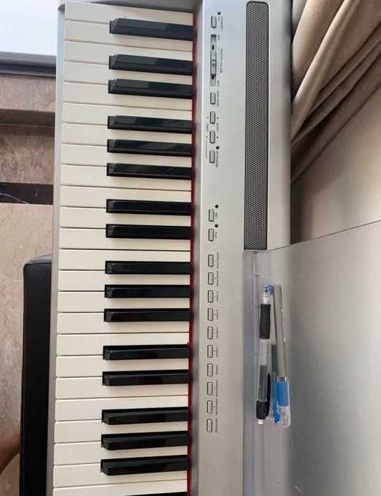 Yamaha Digital Piano P-85 + Móvel Suporte