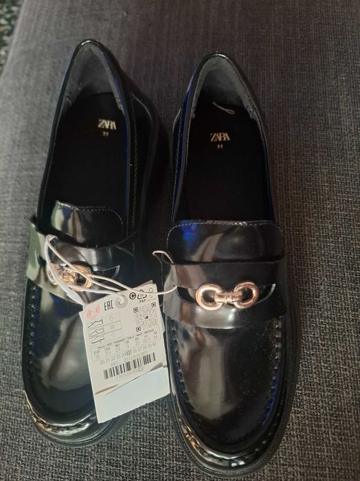 Mocassins pretos de efeito envernizado zara(novos)