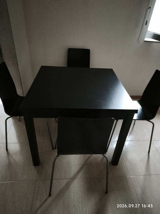 Mesa jantar extensivel e cadeiras