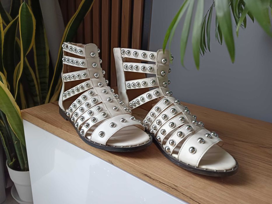 Nowe czarne gladiatorki