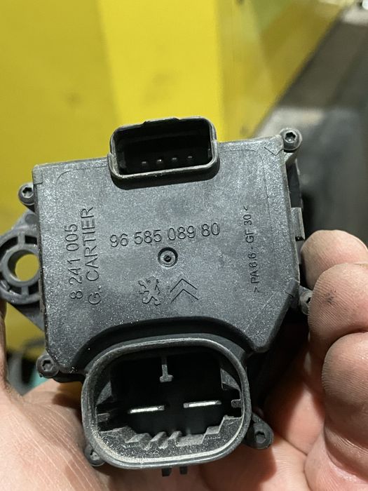 Реостат резистор реле вентилятора Peugeot 307 Citroen C4 9658508980
