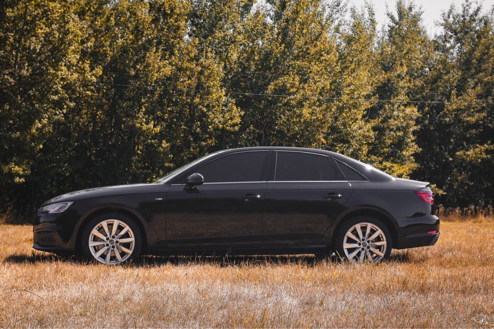 Audi A4 2018 VIN WAUKMAF47JN013150 фото оголошення 10 з 17