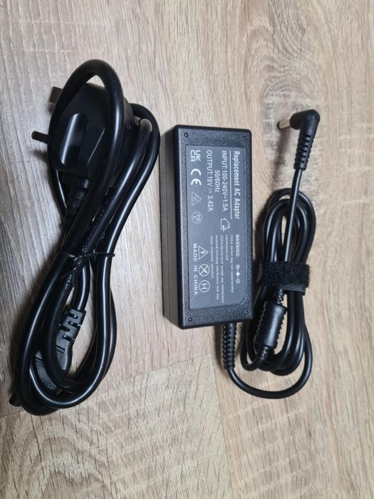 Sprzedam zasilacz 19 V nowy