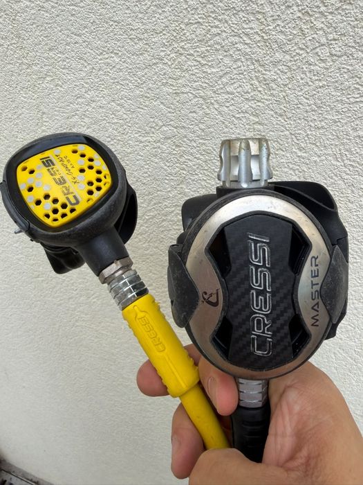 Conjunto Reguladores de Mergulho Cressi T10 + Octopus + Manómetro