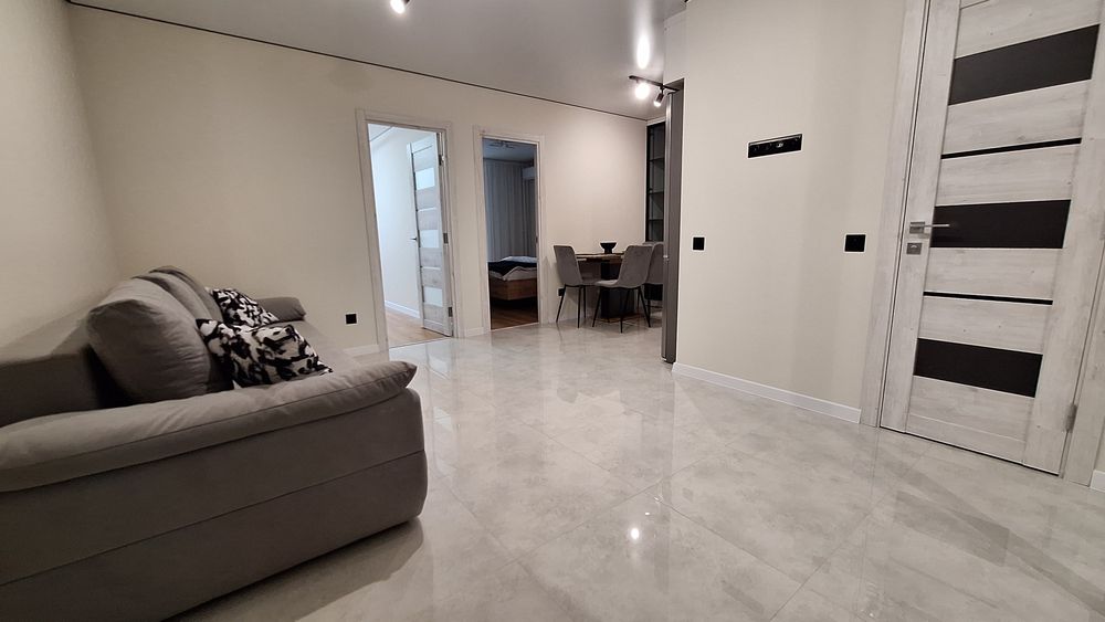 Wood. Нова стильна 2-кімнатна квартира по вулиці Київська 9Д, подобово