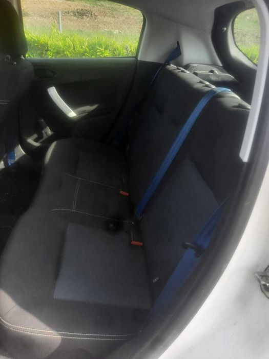 Peugeot 208 1000cc 2015
