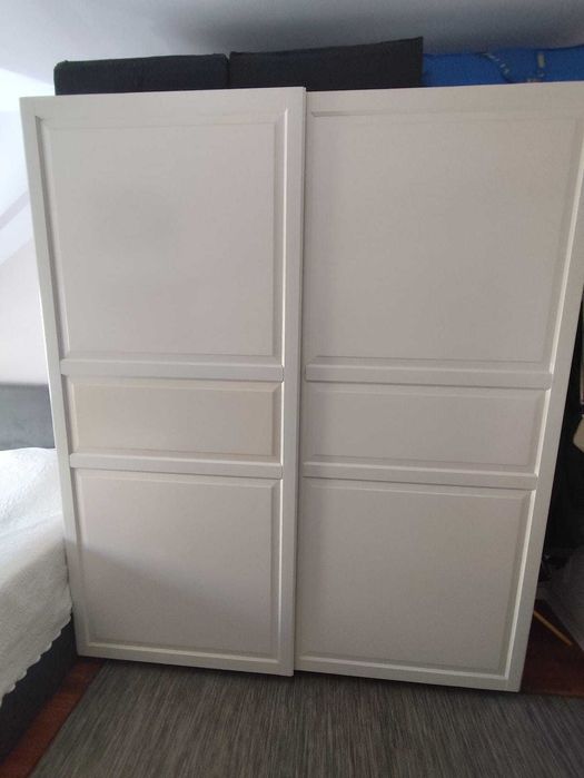 Roupeiro Branco duas portas de correr