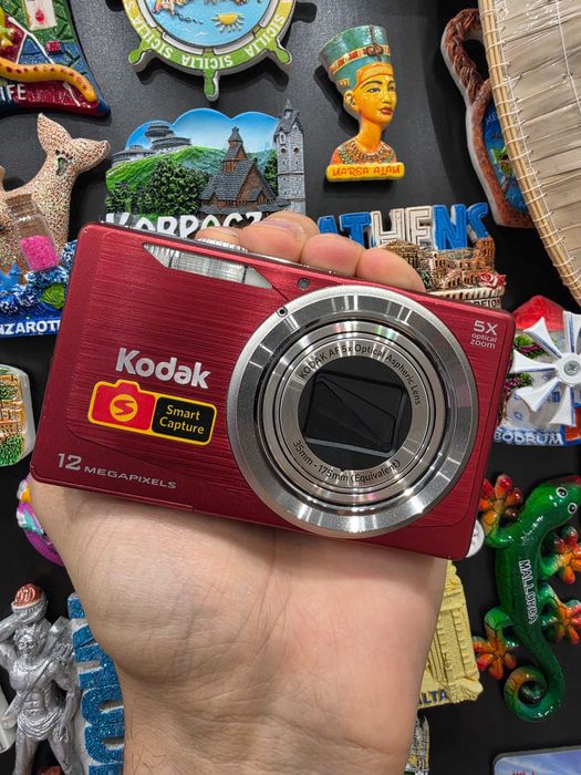 Aparat cyfrowy Kodak EasyShare M381 | Czerwony | Zestaw z etui, kartą SDHC 4 GB i baterią