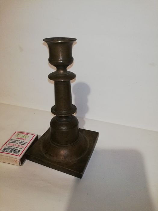 Старинный подсвечник. В. Феофилов. Н 4.