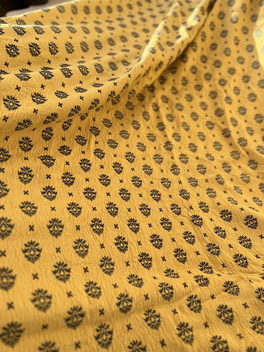 Vendo colcha com 2,35  L e 2,50c acolchoada.