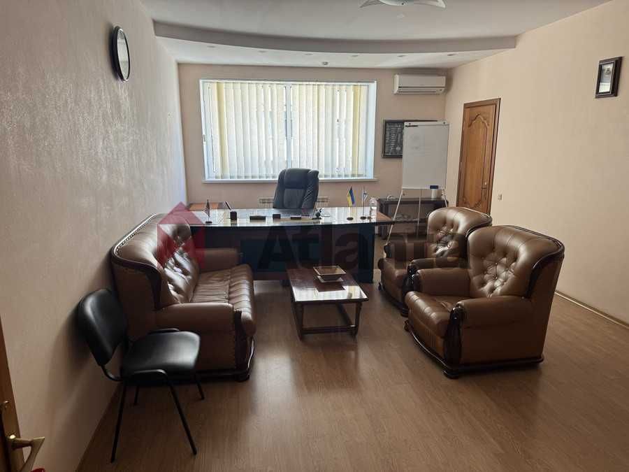 Продаж окремої  будівлі з територією в центрі Чорноморська. код 493911