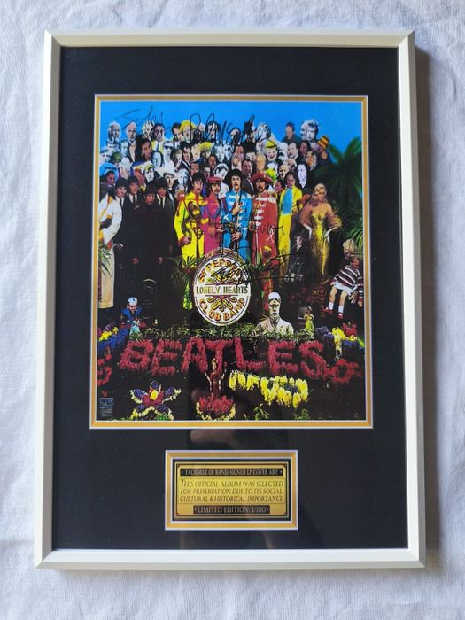 Moldura The Beatles - Sgt. Peppers Lonely Hearts Club Cover com Autógr