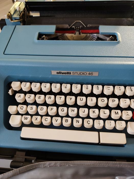 Máquina de escrever olivetti Studio 46429046148566896641