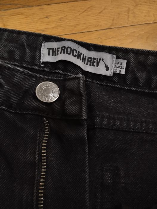 Продам женские джинсы