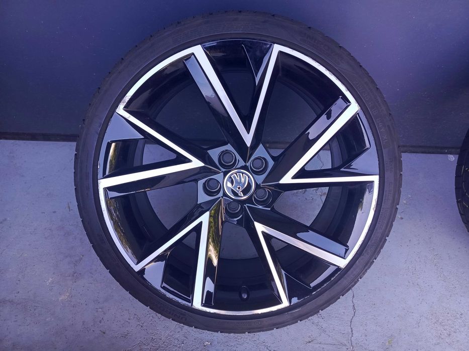 Kola Felgi Skoda 18 cali et 46 5x100 opony uniroyal 215/35 r18