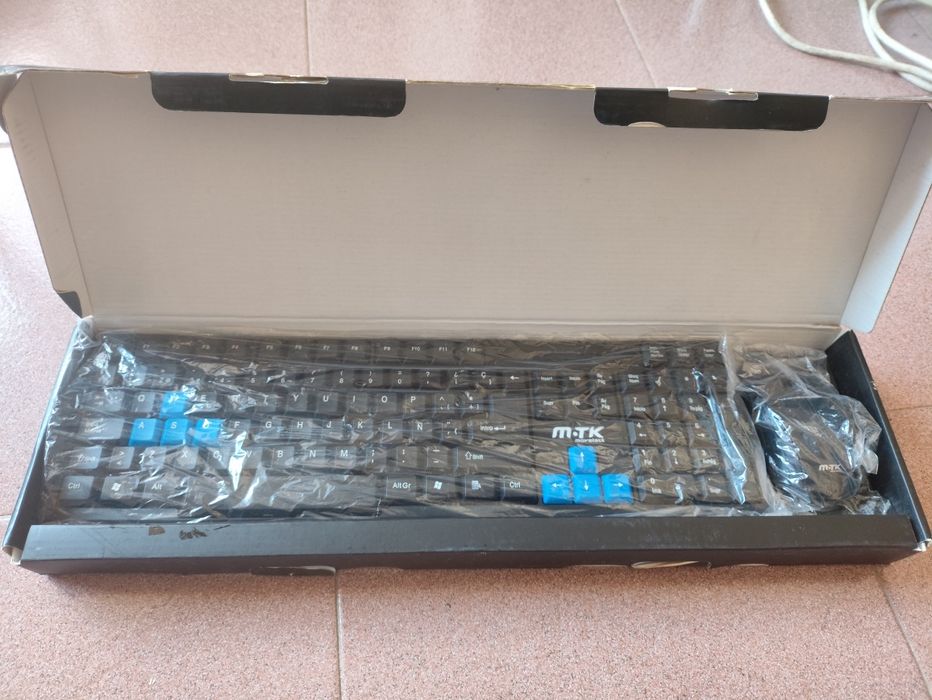 2.4G Wireless Keyboard and Mouse mTK - NEW64739011725699121