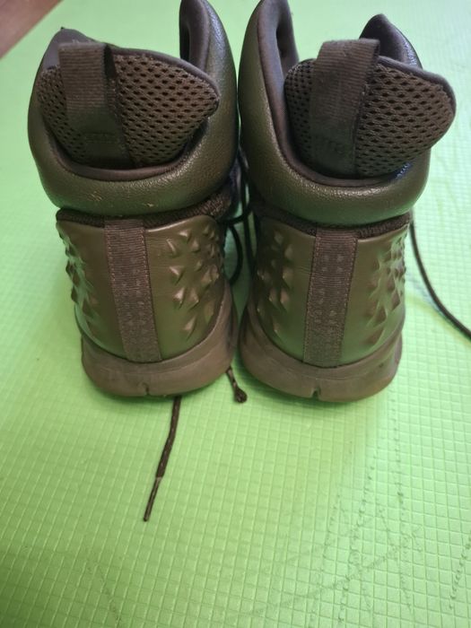 Продам високіі кросівки  Nike б/у