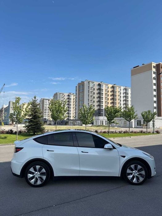 Tesla Model Y Long Range Dual Motor 2021 Тесла Електричний Кросовер