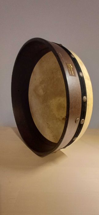 Vendo Bodhrán ( tambor tradicional irlandês)