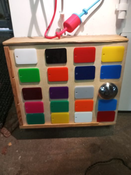 Tablica manipulacyjna dla dzieci