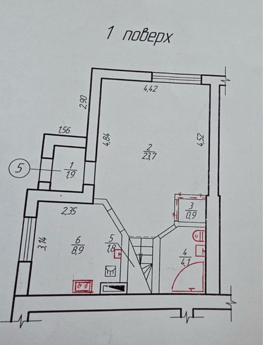 Продам кутовий котедж, в центральній частині міста.