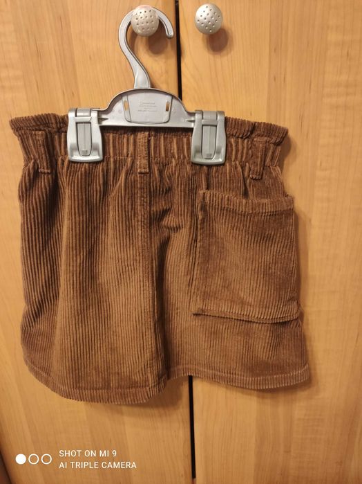 Спідниця для дівчинки фірми Zara  на зріст 128см