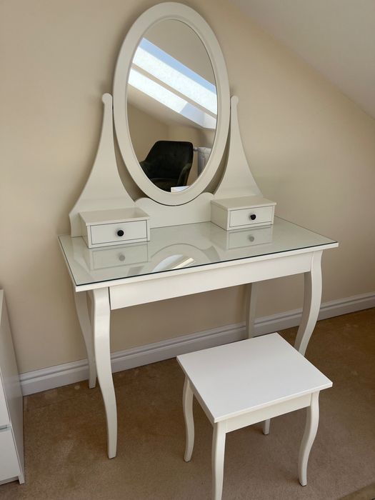 Меблі Ікея - тумбочки, столик туалетний, зеркало Jysk