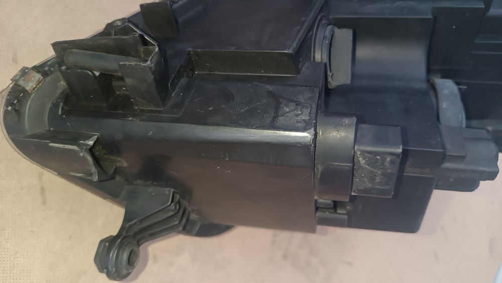 Vendo farol esquerdo de VW touran cross ano 2007/10