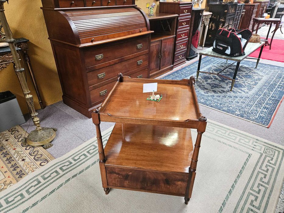 Móvel de apoio, quadrado, em madeira - Muito bom estado