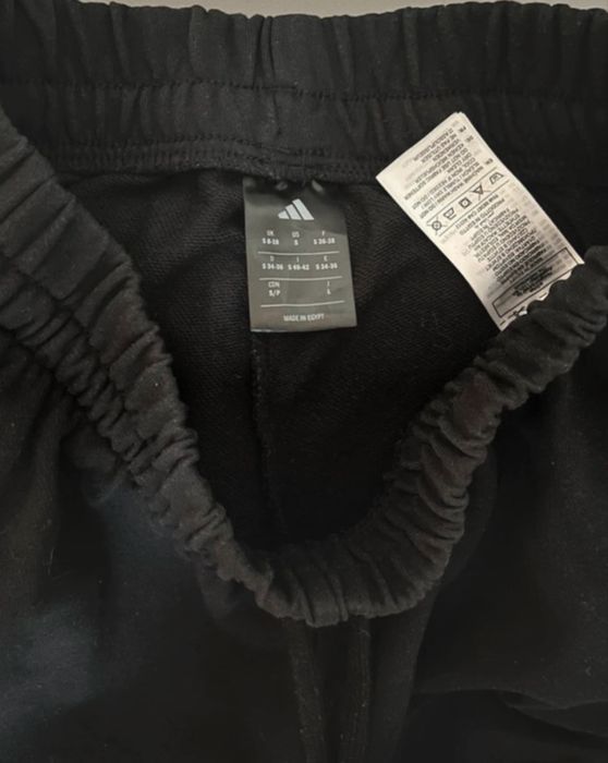 Czarne spodnie sportowe dresowe dresy Adidas