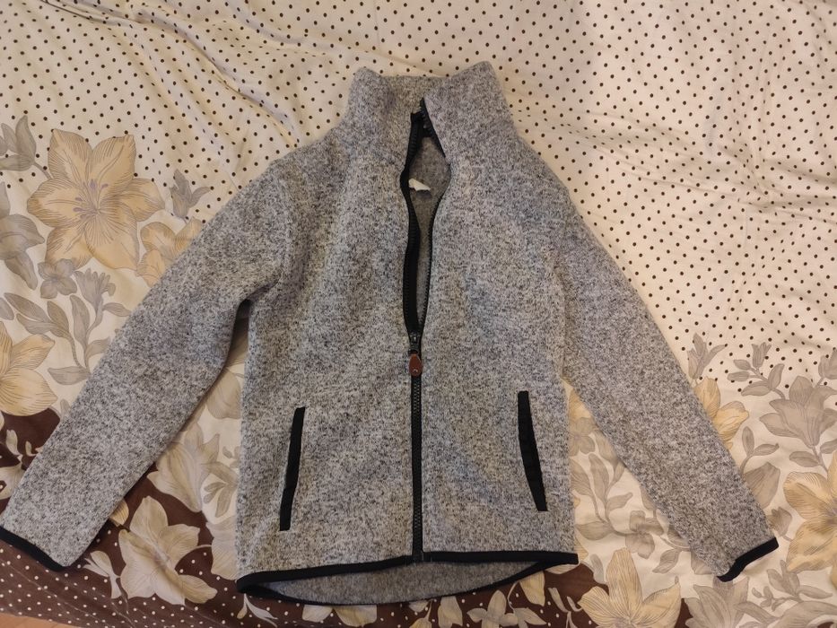 Kurtki i bluzy dla chłopca 122/128