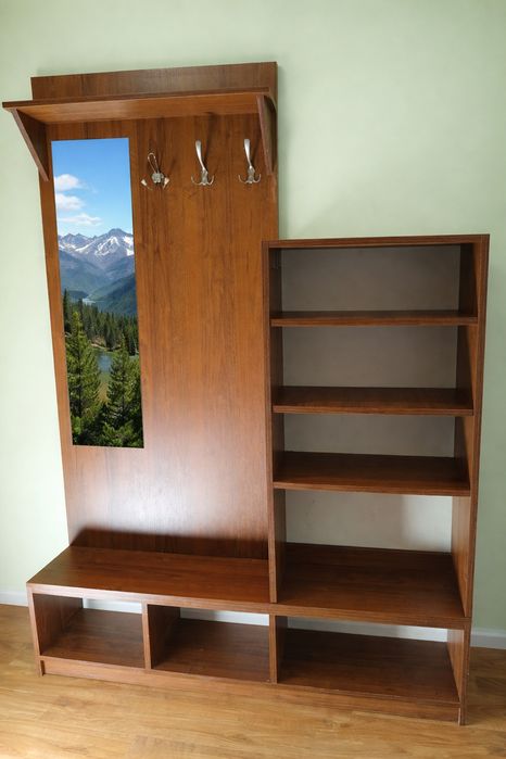 Wieszak z lustrem i szafką