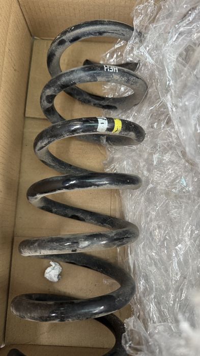 Продам б/у пружину з Таурег Фольцвагген 2012