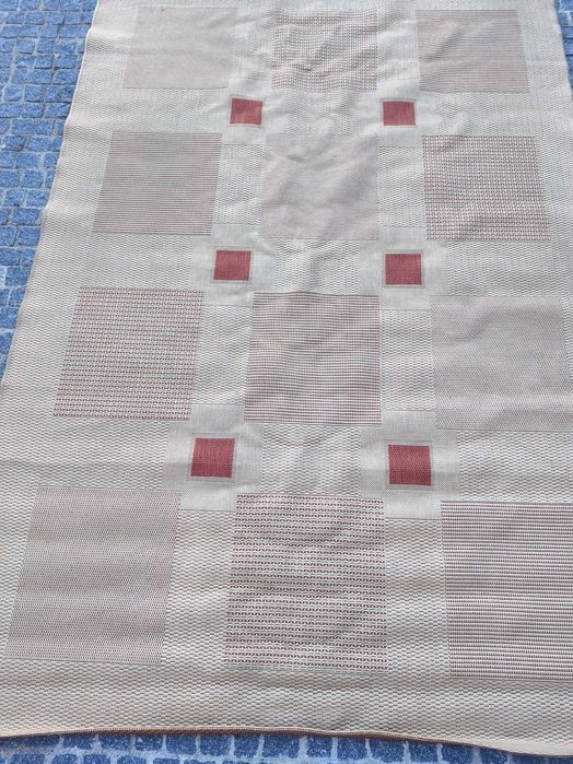 Carpete de sala em bom estado