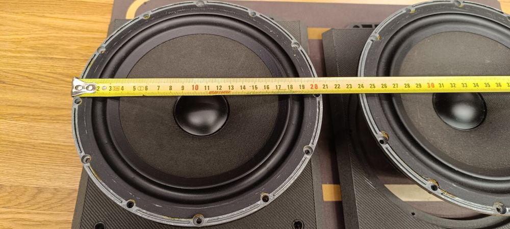 НЧ- динаміки  B&W (207мм по корзині)