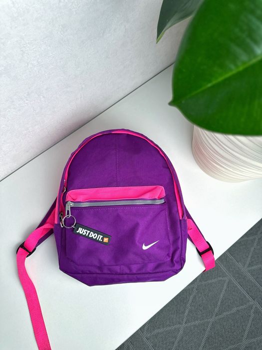 Яскравий рюкзак Nike