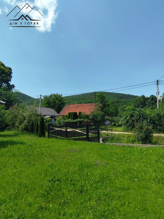 Продаж будинку в центрі с. Шешори та ділянки 25 сот.