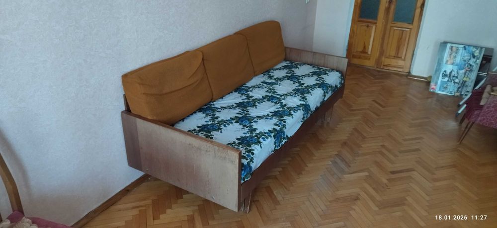 Диван в гарному стані