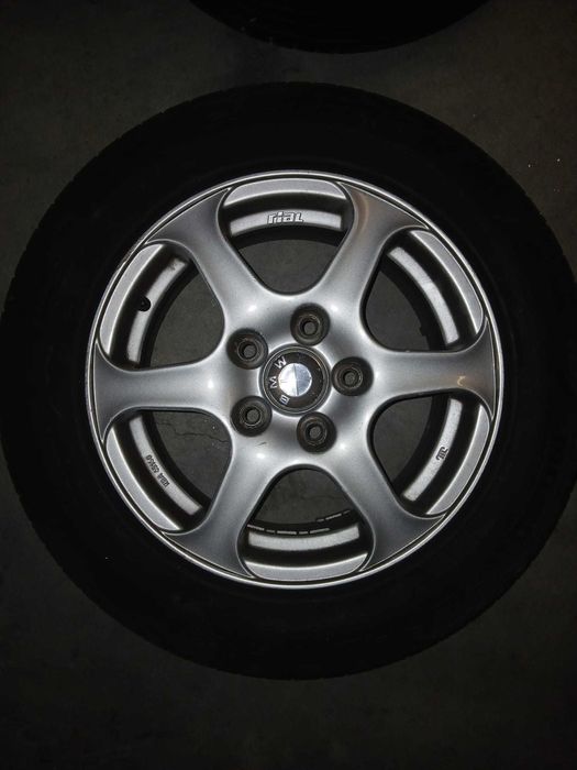 Jantes BMW 15” + Pneus em Excelente Estado — Oportunidade!