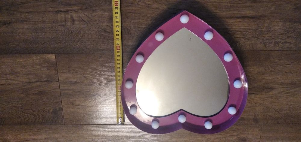 Lustro w kształcie serca do zawieszenia