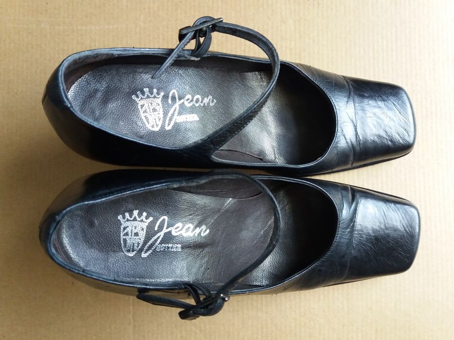 Sapatos em pele, tamanho 35/36, salto 8 cm, pretos