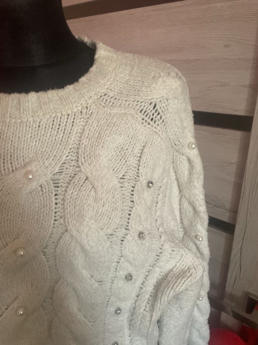 Piękny sweter z perełkami s/m 36/38