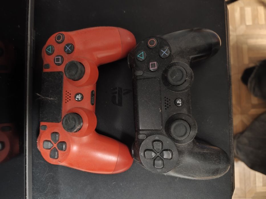 PS4 +2геймпада и аккаунт