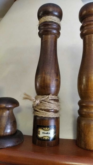 Drewniana kolekcja młynków