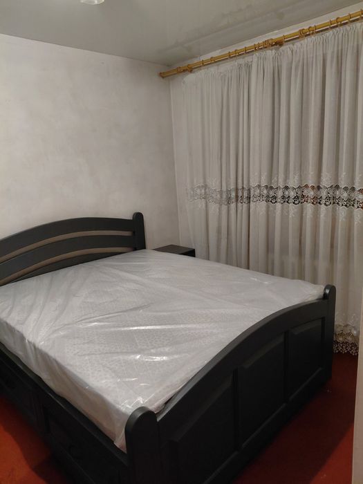 Здається 2х кімнатна простора квартира в центрі